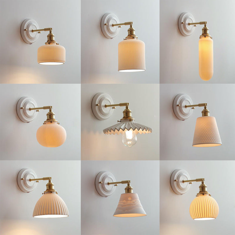 Hikari – Vintage Japanse Keramiek Messing Wandlamp