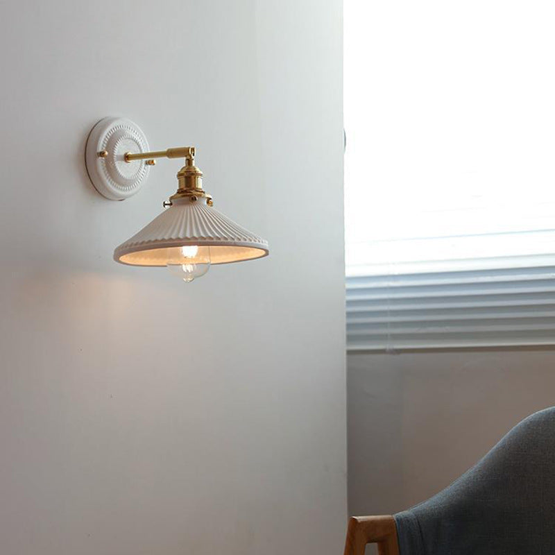 Hikari – Vintage Japanse Keramiek Messing Wandlamp
