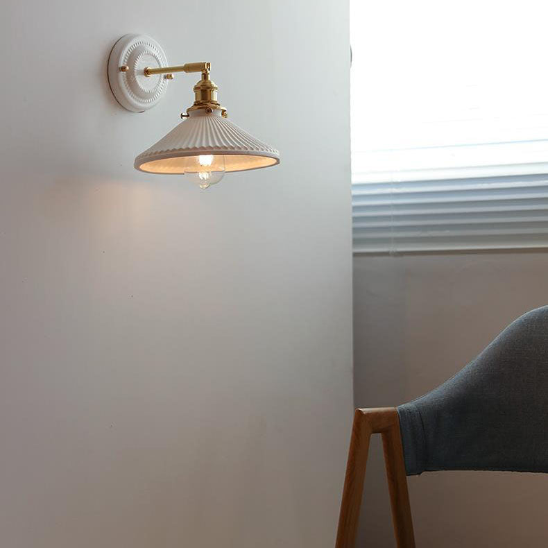 Hikari – Vintage Japanse Keramiek Messing Wandlamp