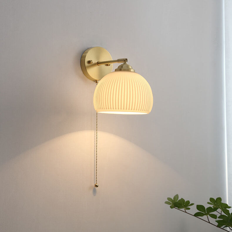 Liora – Scandinavische Melkwitte Glazen Messing Wandlamp (1-Lichts, Trekkoord)