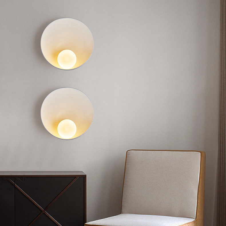 Orbis – Moderne Minimalistische Ronde Wandlamp (1-Lichts, Hars & IJzer)