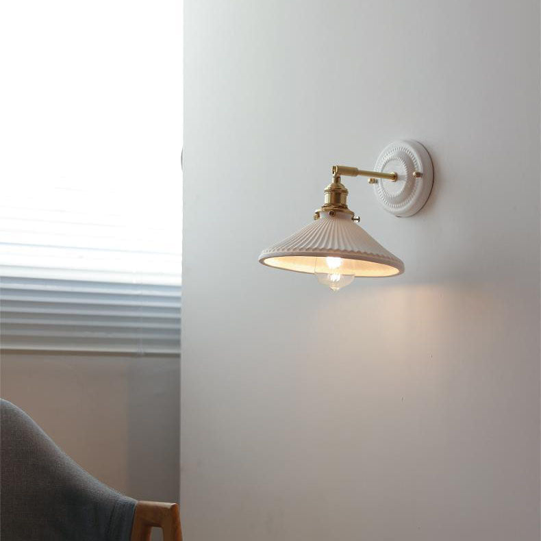 Hikari – Vintage Japanse Keramiek Messing Wandlamp