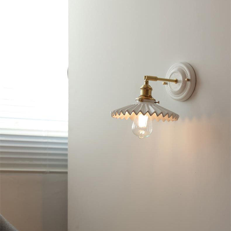 Hikari – Vintage Japanse Keramiek Messing Wandlamp