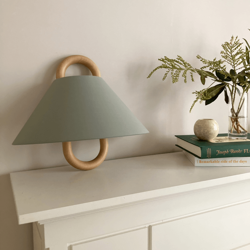 Edda – Moderne Geplisseerde Stoffen & Massief Houten Wandlamp (1-Licht)
