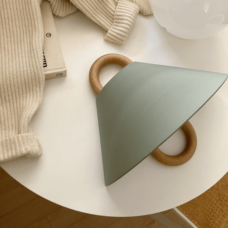 Edda – Moderne Geplisseerde Stoffen & Massief Houten Wandlamp (1-Licht)