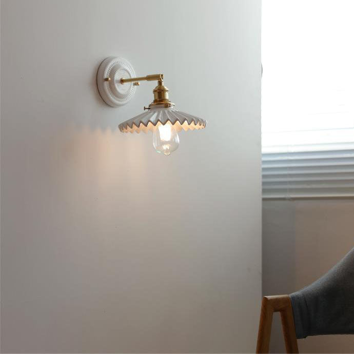 Hikari – Vintage Japanse Keramiek Messing Wandlamp