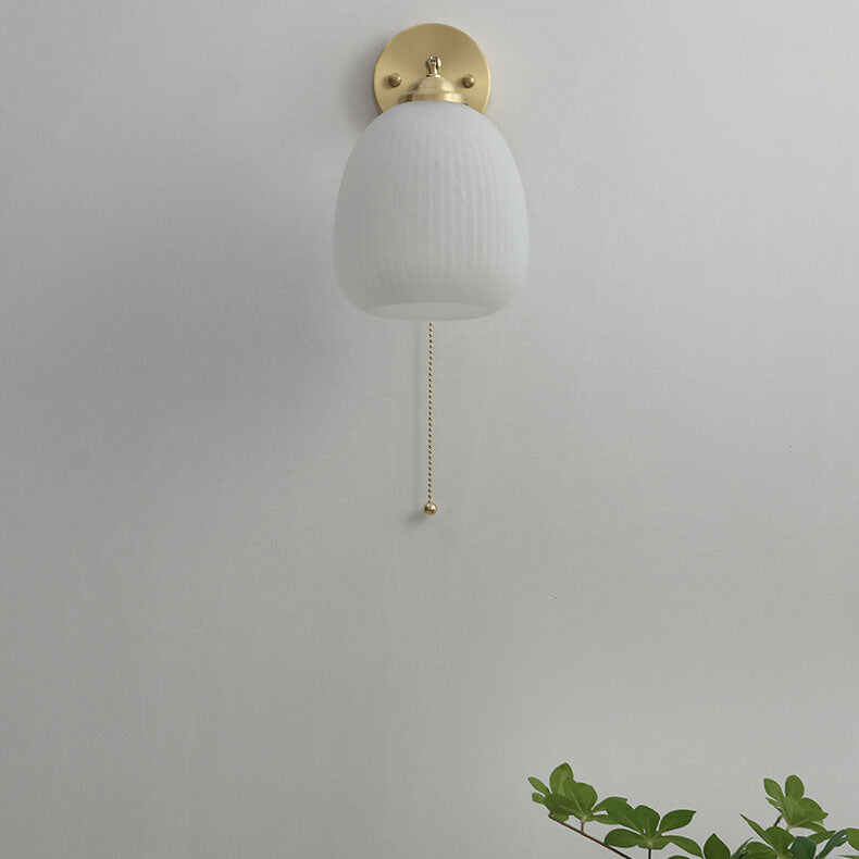 Liora – Scandinavische Melkwitte Glazen Messing Wandlamp (1-Lichts, Trekkoord)