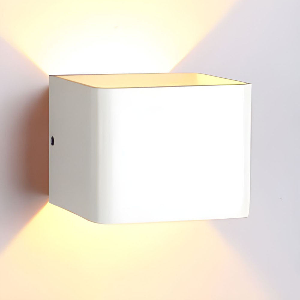 Cubis – Moderne Vierkante Wandlamp met Minimalistisch Ontwerp