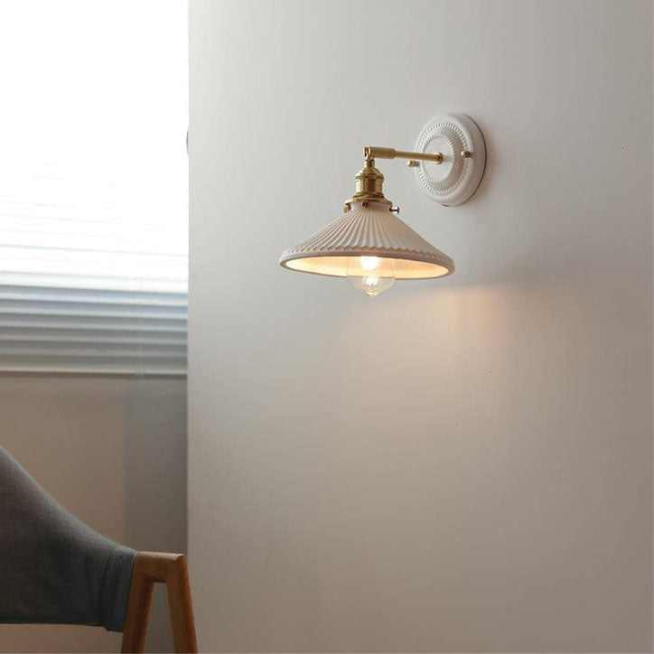 Hikari – Vintage Japanse Keramiek Messing Wandlamp
