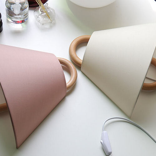 Edda – Moderne Geplisseerde Stoffen & Massief Houten Wandlamp (1-Licht)