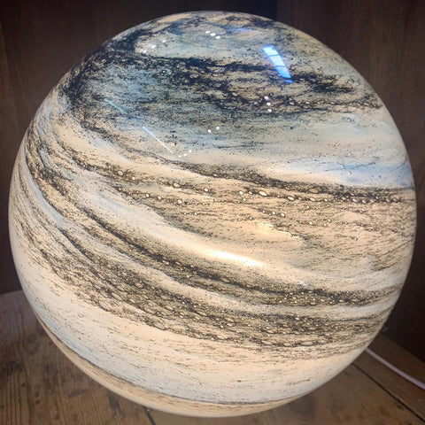 Solara – Glazen Maan Tafellamp (Kosmisch Ontwerp, 16 Kleuren, USB Aangedreven)