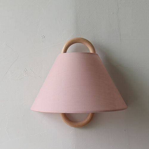 Edda – Moderne Geplisseerde Stoffen & Massief Houten Wandlamp (1-Licht)
