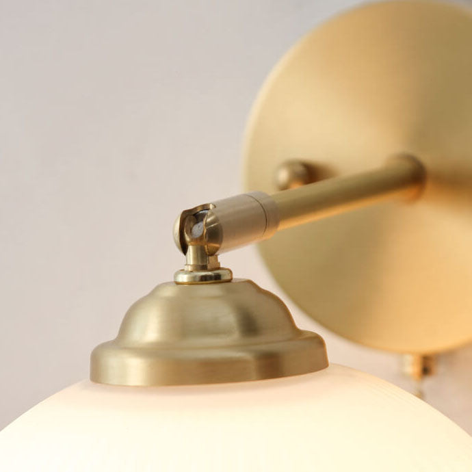 Liora – Scandinavische Melkwitte Glazen Messing Wandlamp (1-Lichts, Trekkoord)