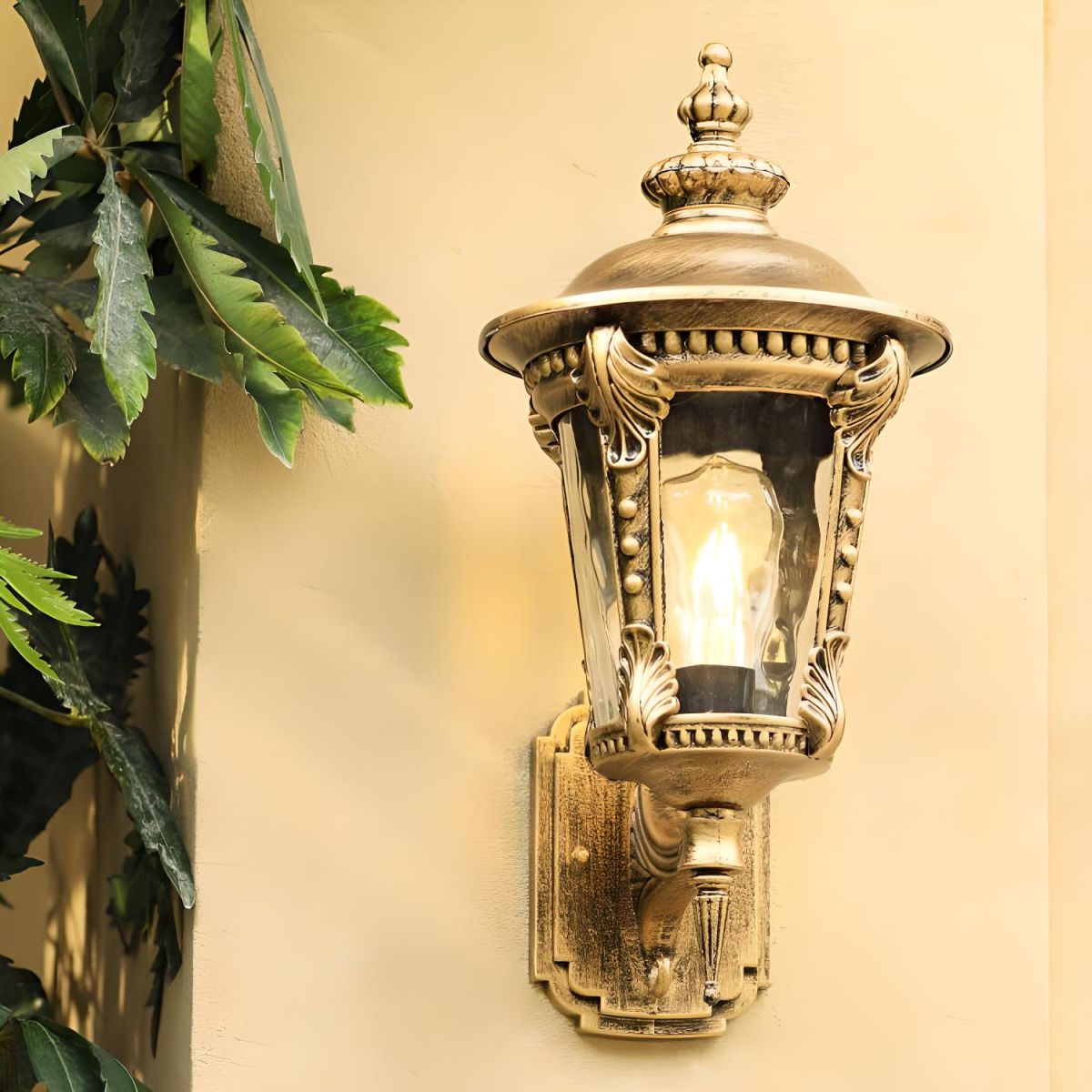 Avelora – Vintage Buiten Wandlamp met Glazen Kap