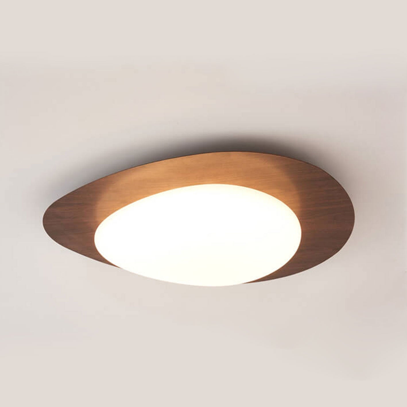 Pebble – Scandinavische Houtnerf LED Plafondlamp (Opbouw, Dimbare Opties)