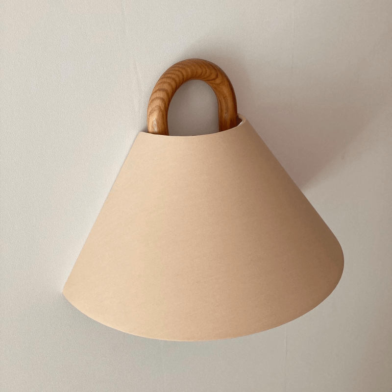 Edda – Moderne Geplisseerde Stoffen & Massief Houten Wandlamp (1-Licht)