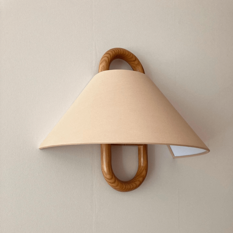 Edda – Moderne Geplisseerde Stoffen & Massief Houten Wandlamp (1-Licht)