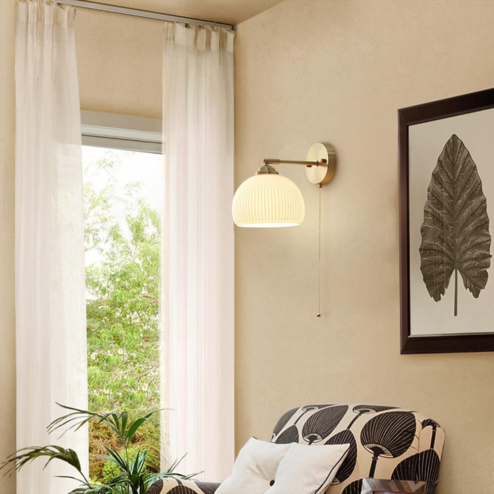 Liora – Scandinavische Melkwitte Glazen Messing Wandlamp (1-Lichts, Trekkoord)