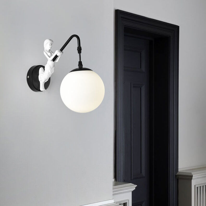 Sirena – Vintage Zeemeermin Wandlamp met Glazen Bol (1-Licht)