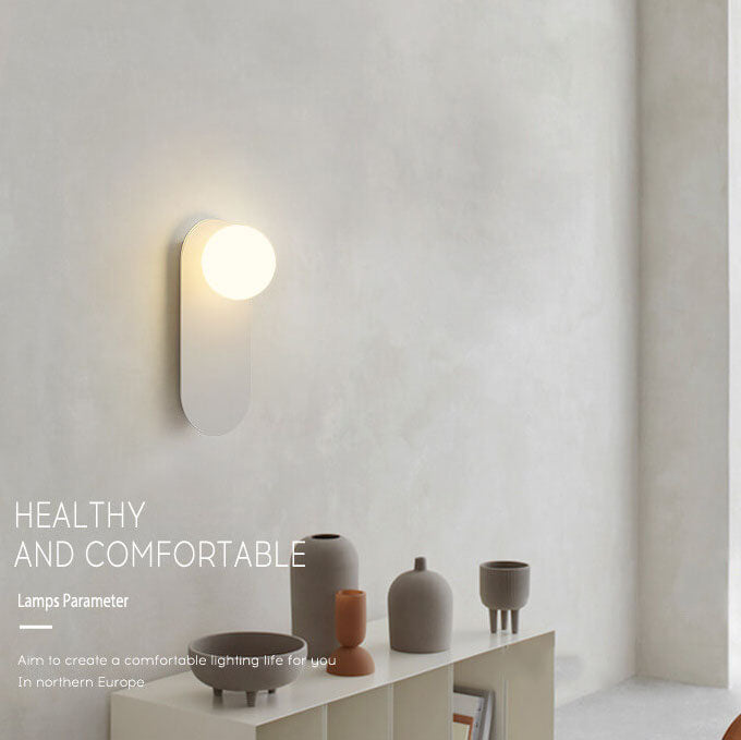 Liora – Scandinavische Minimalistische Wandlamp met Glazen Bol (Zwarte & Witte Basis)