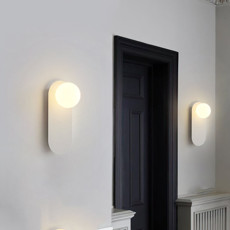 Liora – Scandinavische Minimalistische Wandlamp met Glazen Bol (Zwarte & Witte Basis)