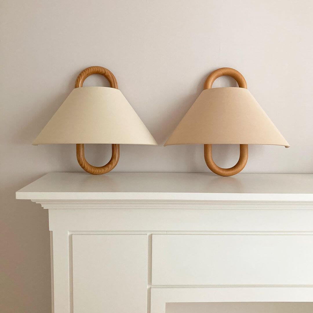 Edda – Moderne Geplisseerde Stoffen & Massief Houten Wandlamp (1-Licht)