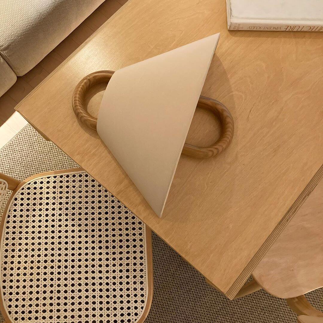 Edda – Moderne Geplisseerde Stoffen & Massief Houten Wandlamp (1-Licht)