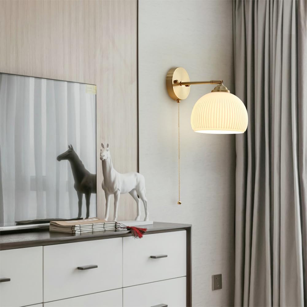 Liora – Scandinavische Melkwitte Glazen Messing Wandlamp (1-Lichts, Trekkoord)