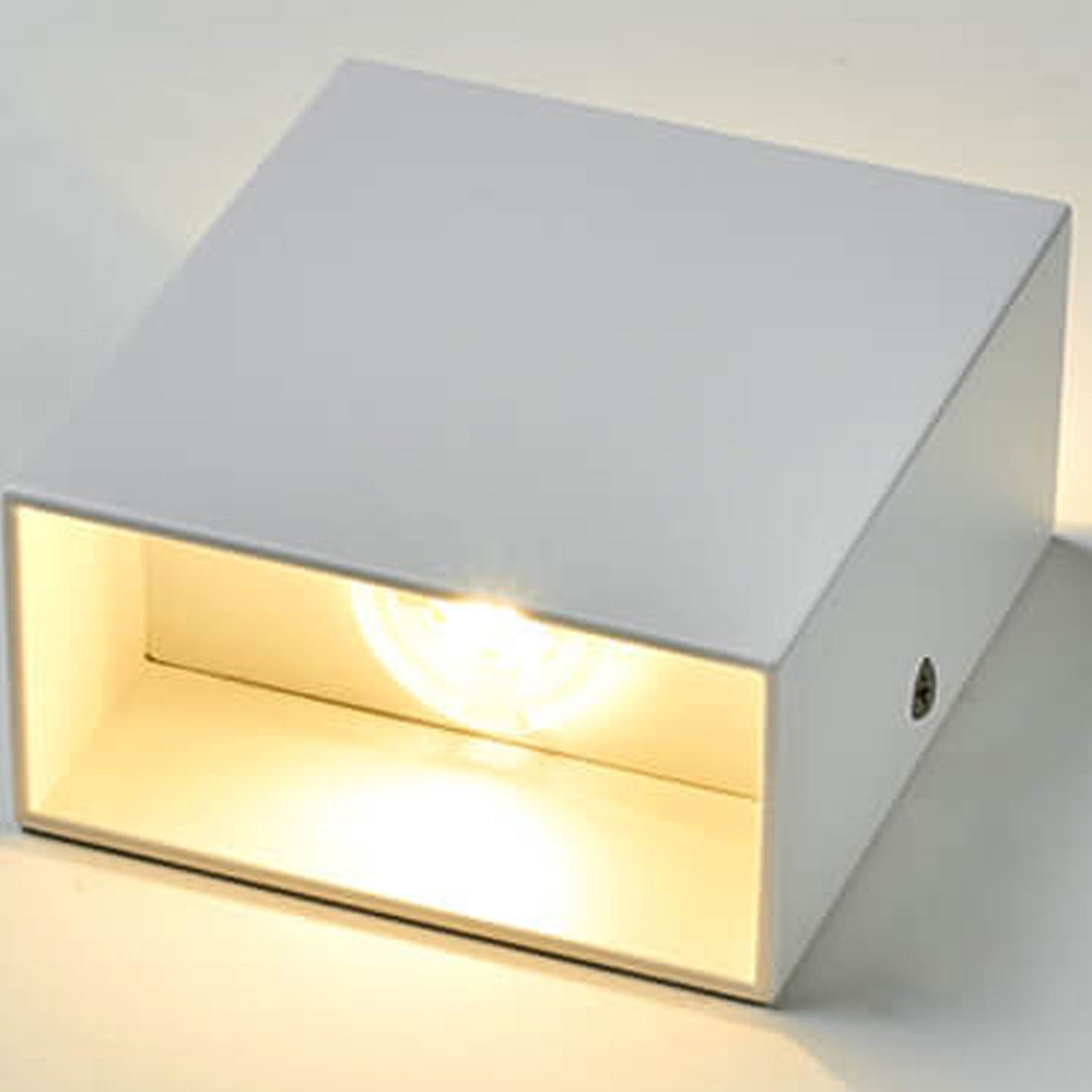 Lumaro – LED Wandlamp met Bewegingssensor (Binnen & Buiten)