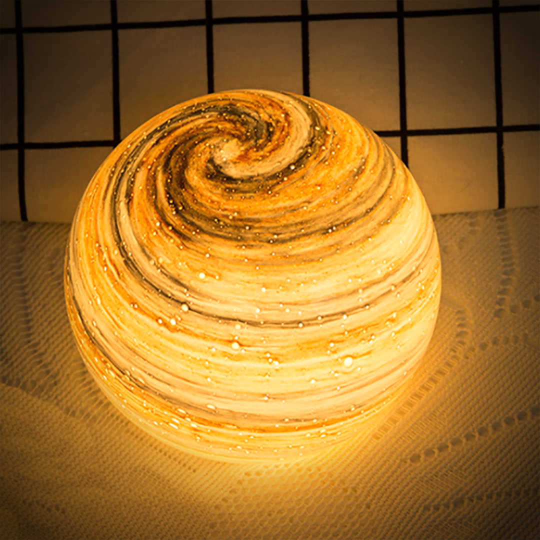 Solara – Glazen Maan Tafellamp (Kosmisch Ontwerp, 16 Kleuren, USB Aangedreven)