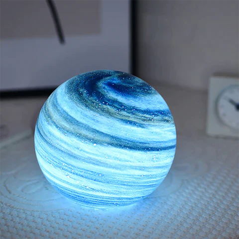 Solara – Glazen Maan Tafellamp (Kosmisch Ontwerp, 16 Kleuren, USB Aangedreven)