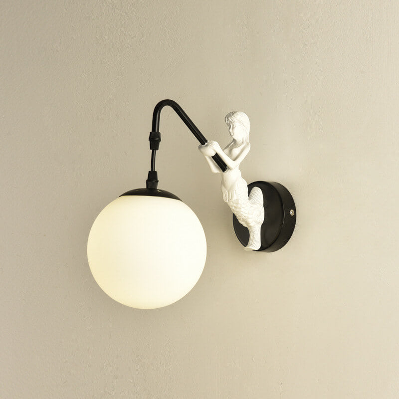 Sirena – Vintage Zeemeermin Wandlamp met Glazen Bol (1-Licht)