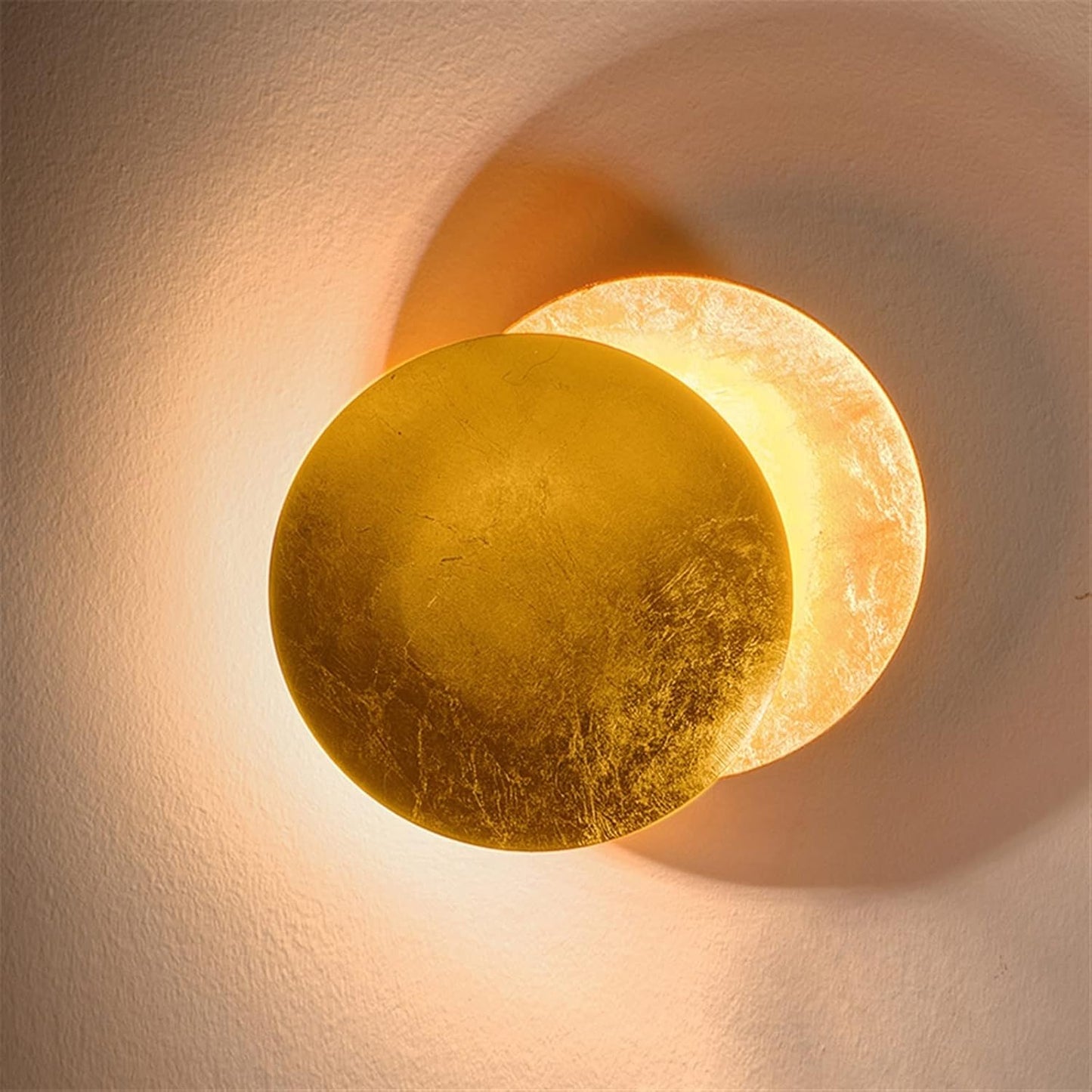 Aurelia – Gouden Wandlamp met Reflecterende Schijven