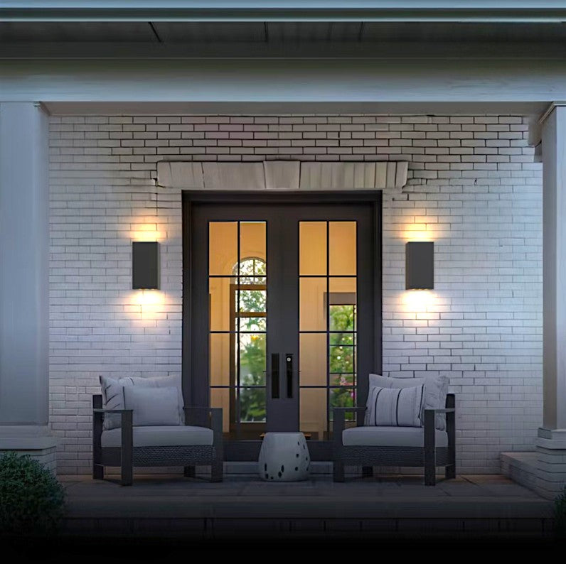Covera - Buiten Wandlamp Met Op-Neer Lichtbundel In Strakke Zwarte Afwerking