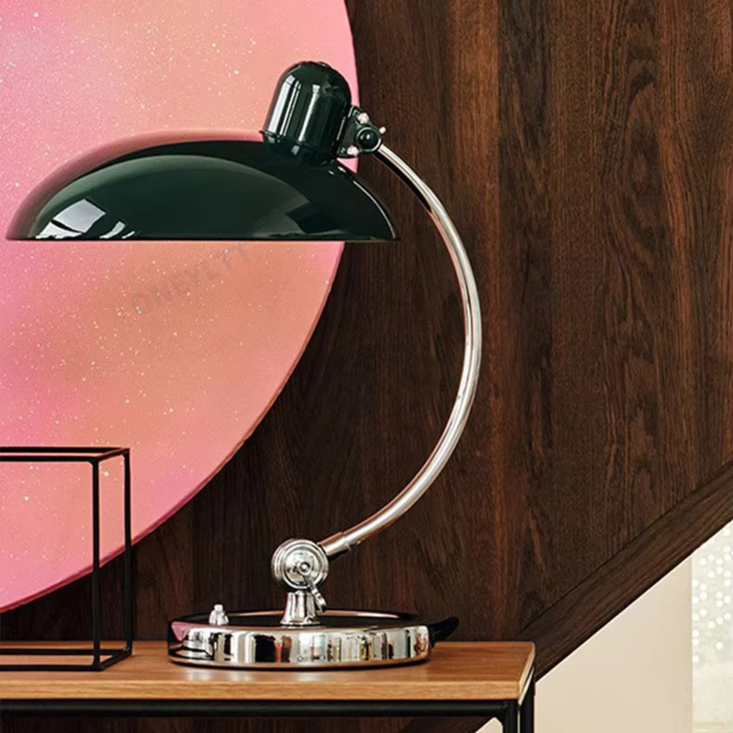 Arco – Bauhaus Geïnspireerde Tafellamp (Scandinavisch Design, IJzer & Chroom Afwerking)