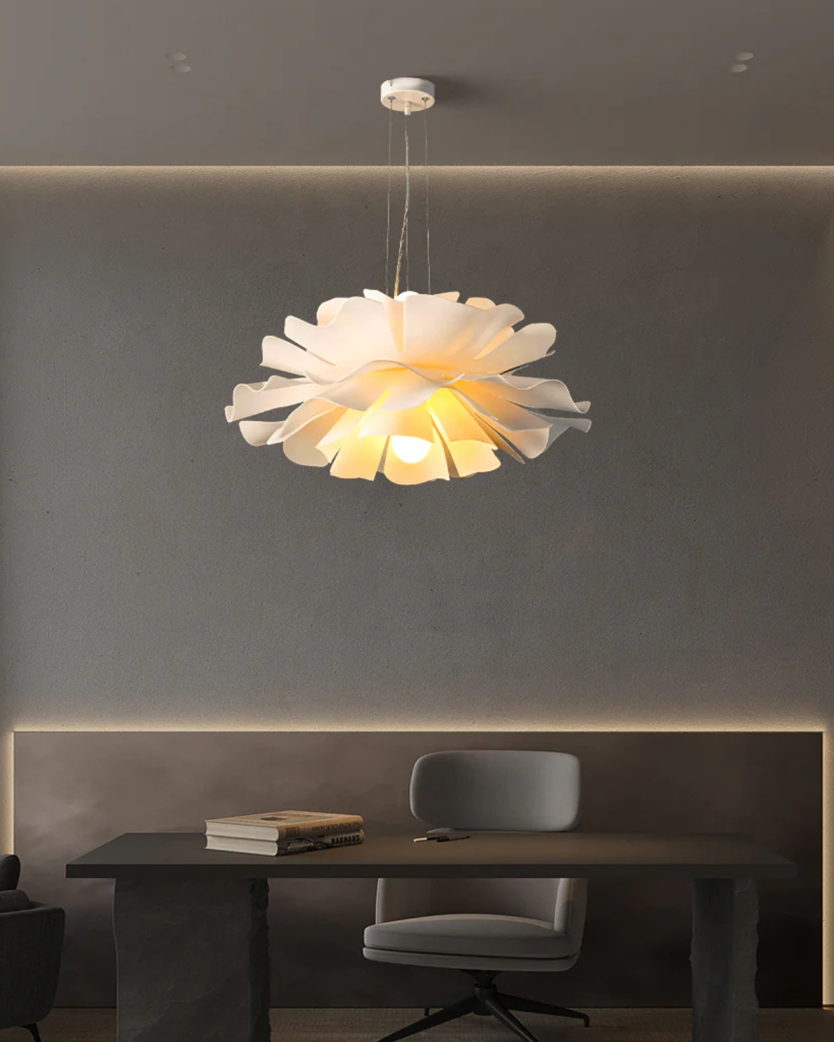 Elara – Bloemvormige Hanglamp met Petalen Design