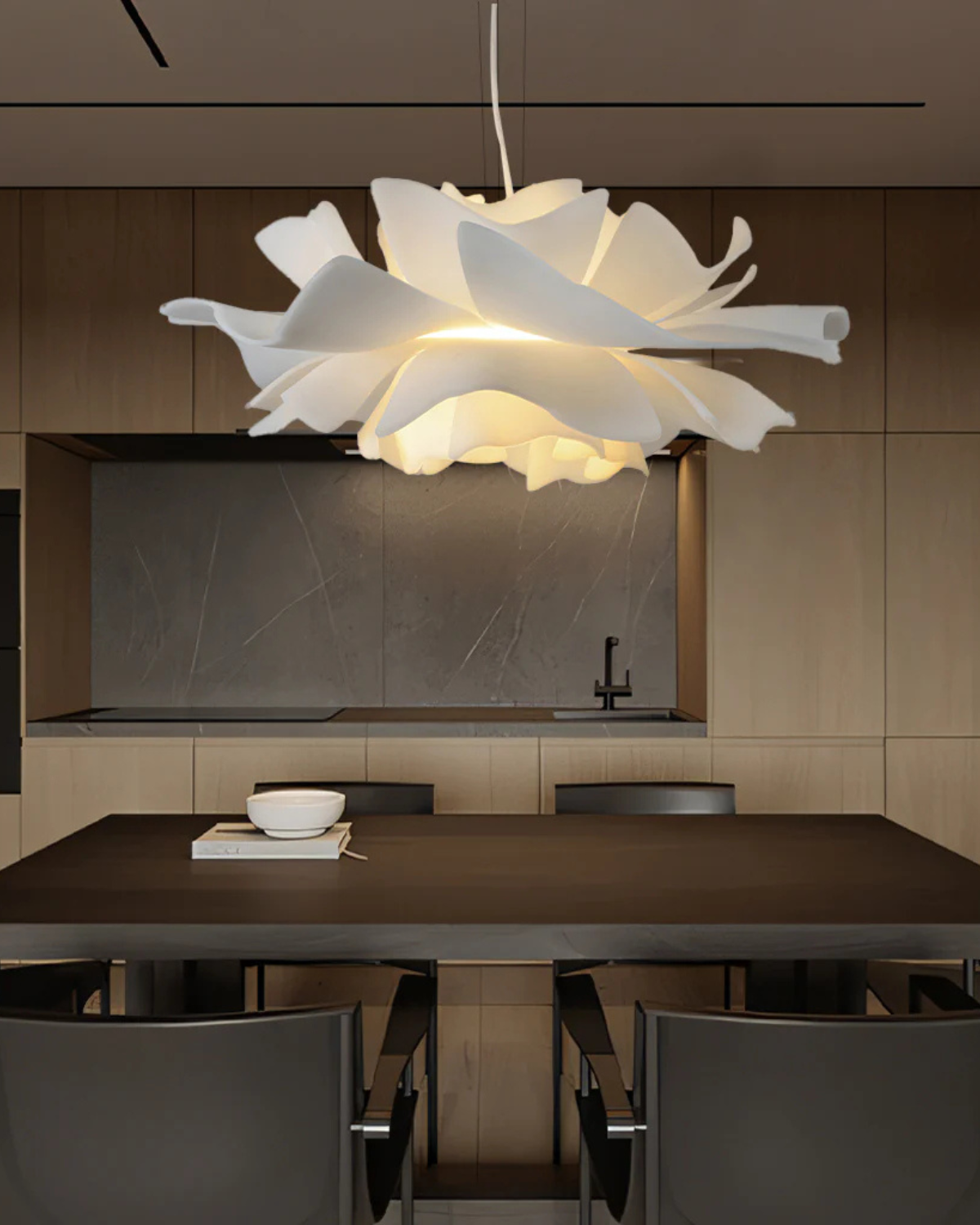 Elara – Bloemvormige Hanglamp met Petalen Design