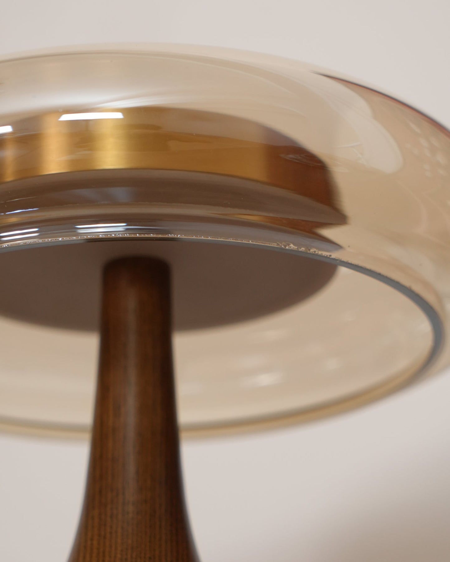 Moonpath - Minimalistische Glazen Tafellamp Met Strakke Houten Voet