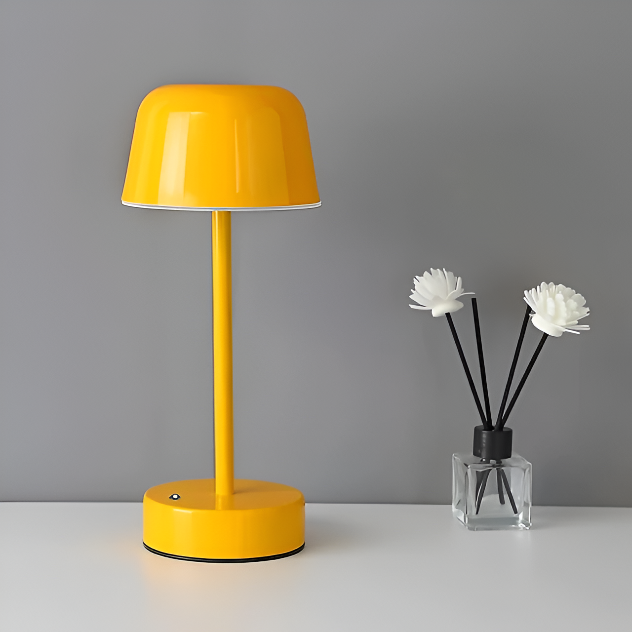 Viva – Retro LED Tafellamp (Draadloos, USB Oplaadbaar, Kleurrijk Design)