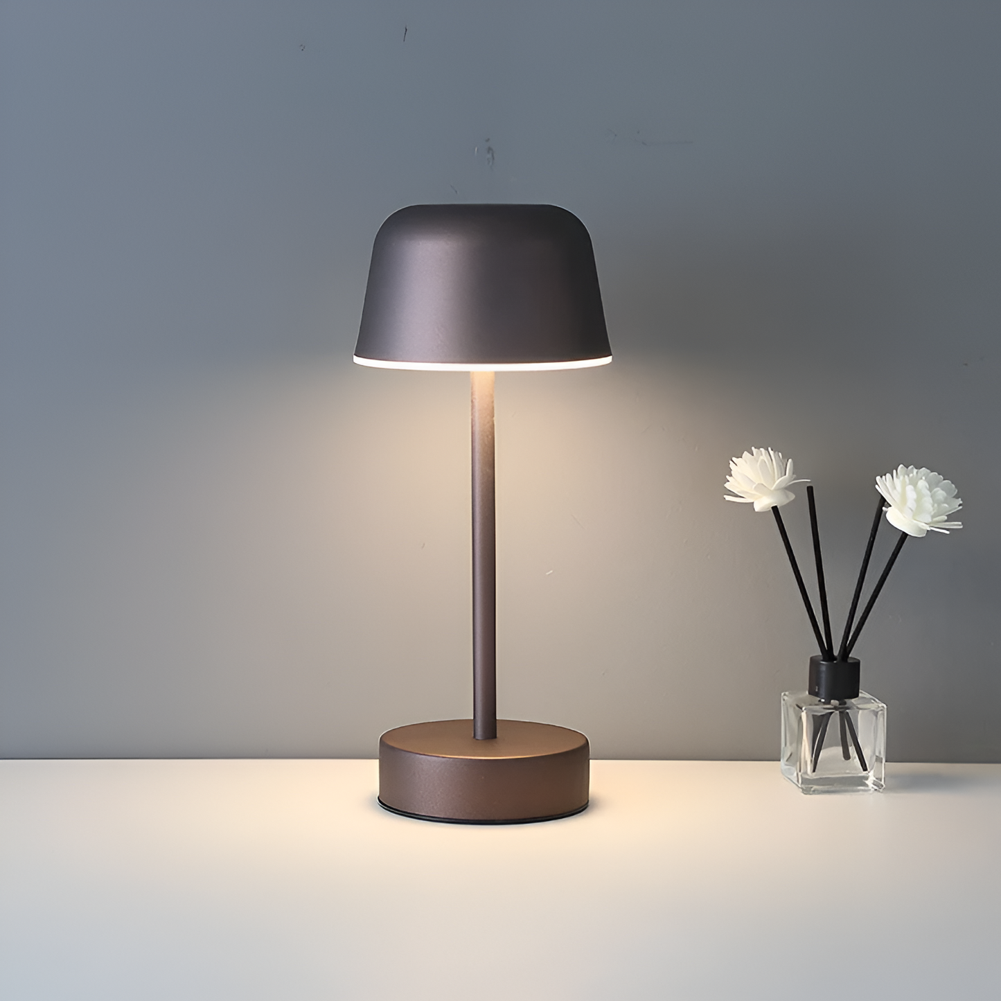 Viva – Retro LED Tafellamp (Draadloos, USB Oplaadbaar, Kleurrijk Design)