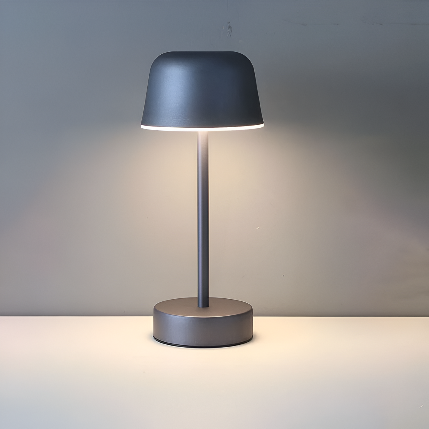 Viva – Retro LED Tafellamp (Draadloos, USB Oplaadbaar, Kleurrijk Design)