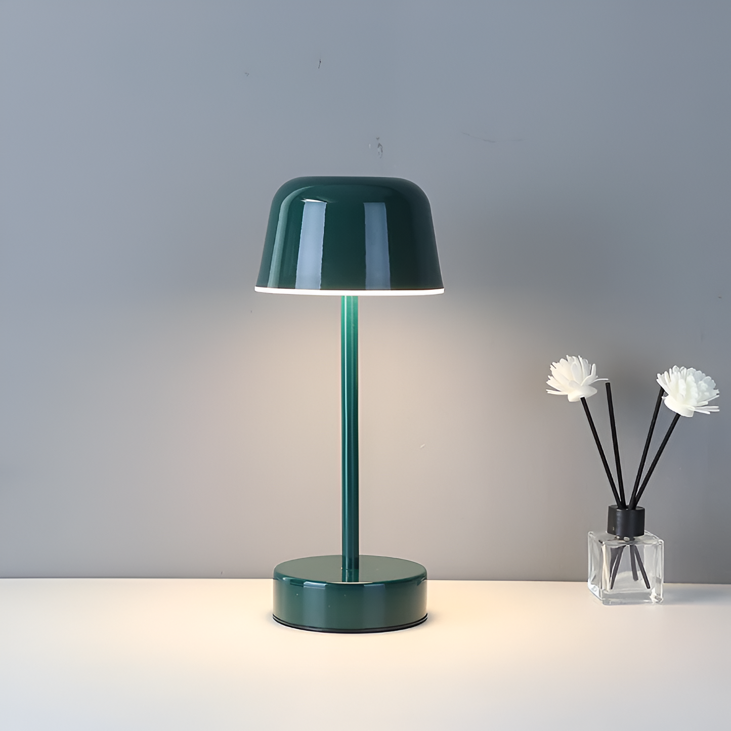 Viva – Retro LED Tafellamp (Draadloos, USB Oplaadbaar, Kleurrijk Design)