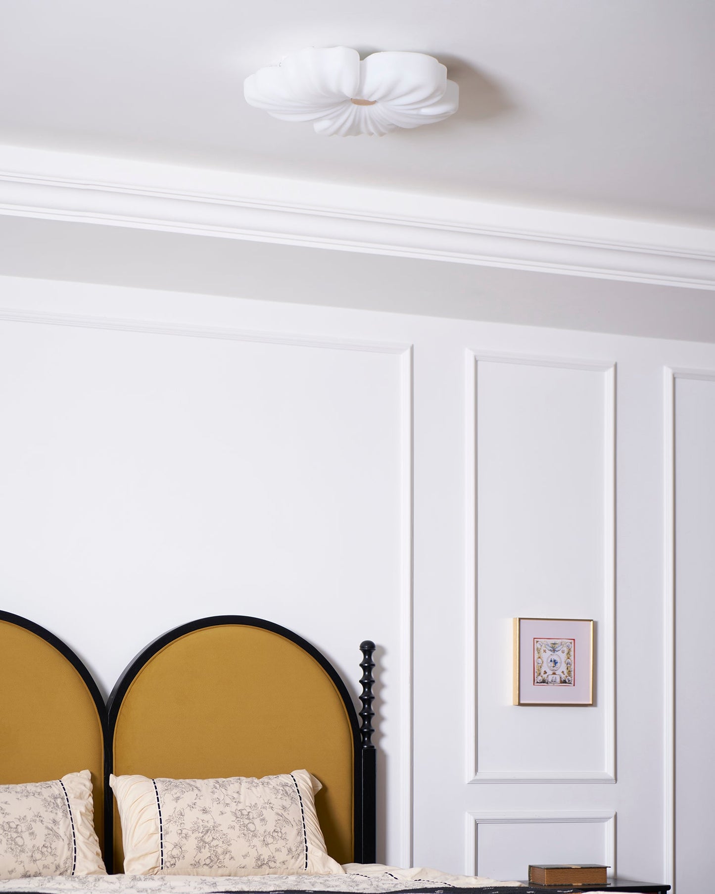 Shinora - Stijlvolle Crème Bloemen Plafondlamp Met Zachte Verlichting