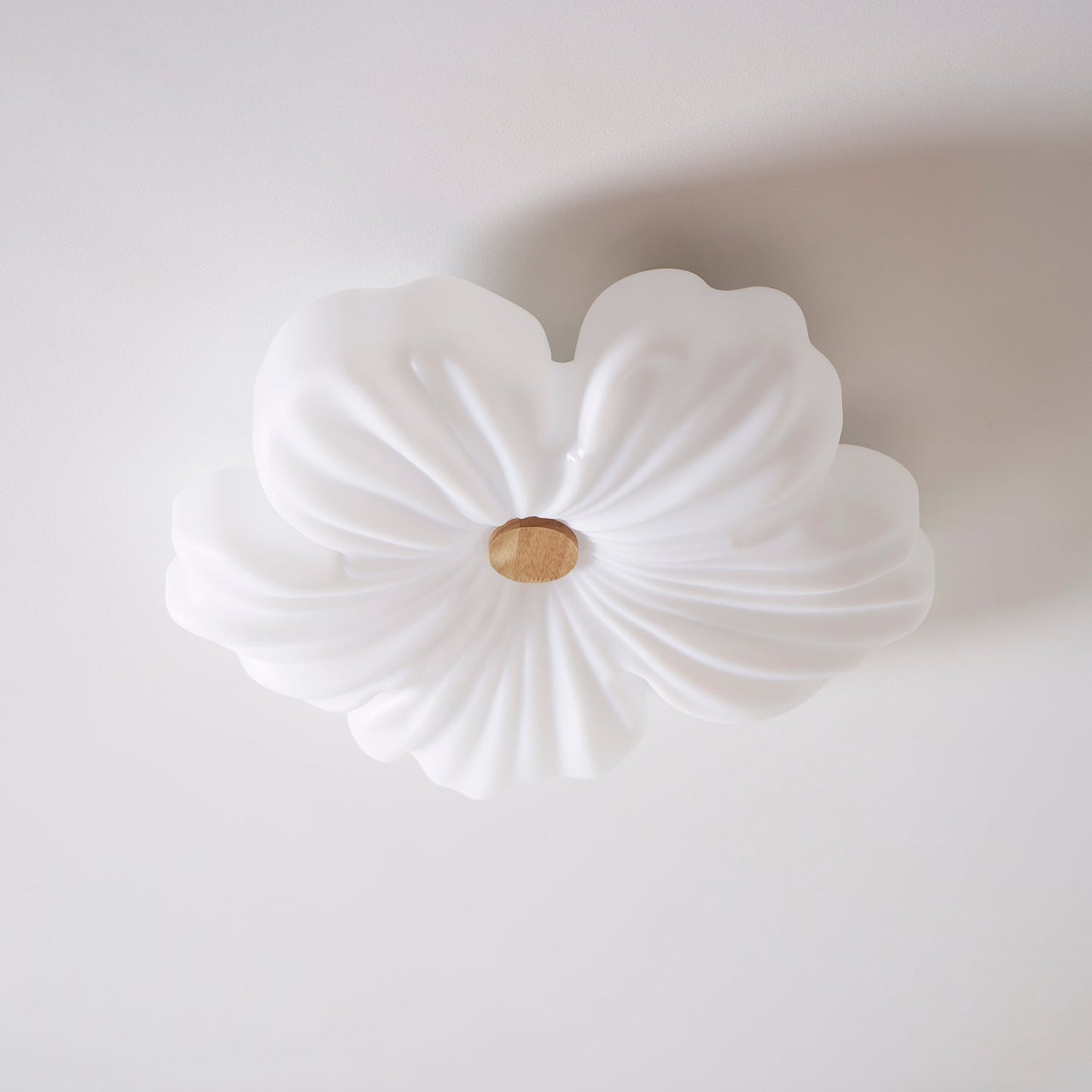Shinora - Stijlvolle Crème Bloemen Plafondlamp Met Zachte Verlichting