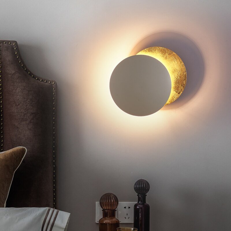 Aurelia – Gouden Wandlamp met Reflecterende Schijven