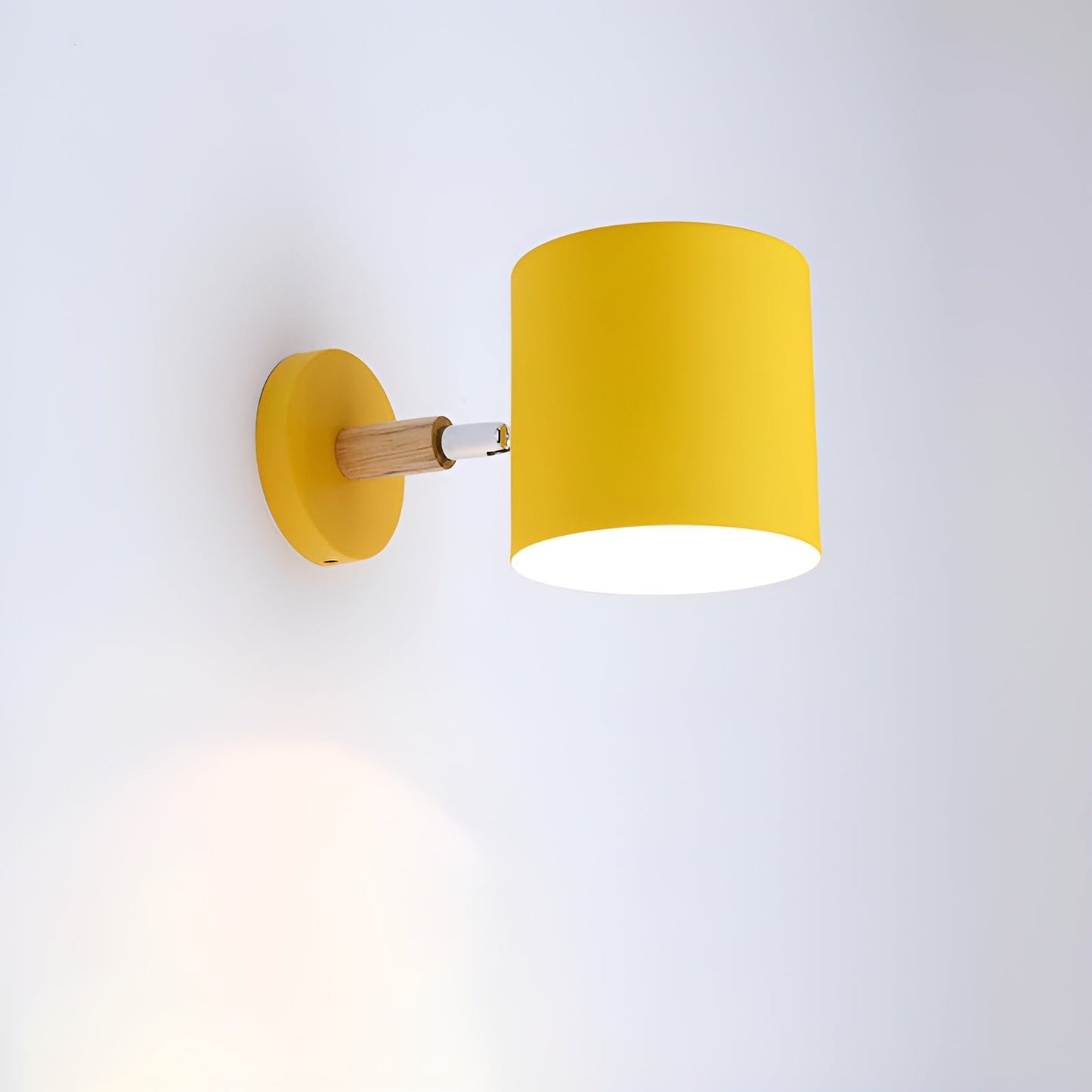 Auri – Verstelbare Pastel Wandlamp (Scandinavisch Ontwerp, Houtaccent)