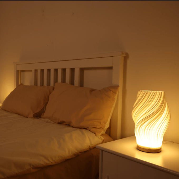 Torchora – Serene Wavecrest Tafellamp met Warme Houten Basis