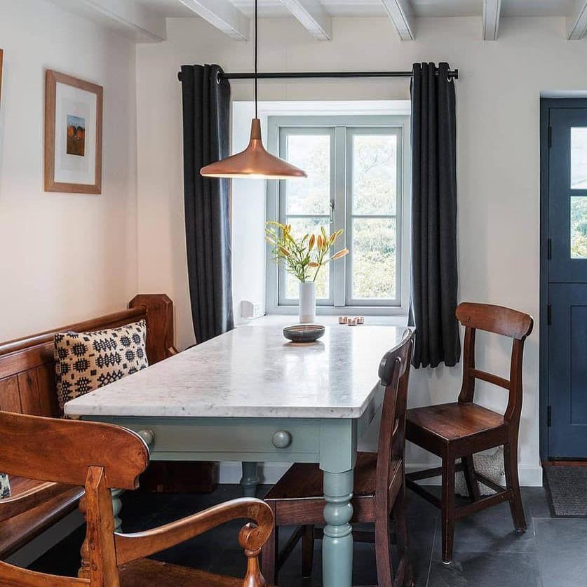 Glowbelle - Elegante Kegelvormige Hanglamp Met Geoliede Walnootstam Voor Warme Sfeer