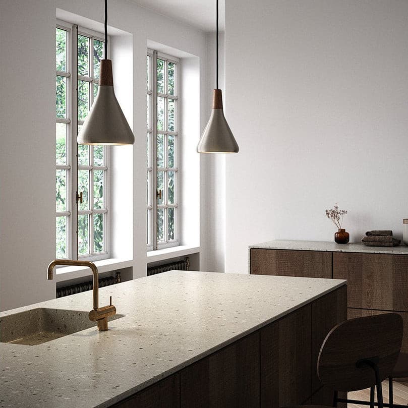 Glowbelle - Elegante Kegelvormige Hanglamp Met Geoliede Walnootstam Voor Warme Sfeer
