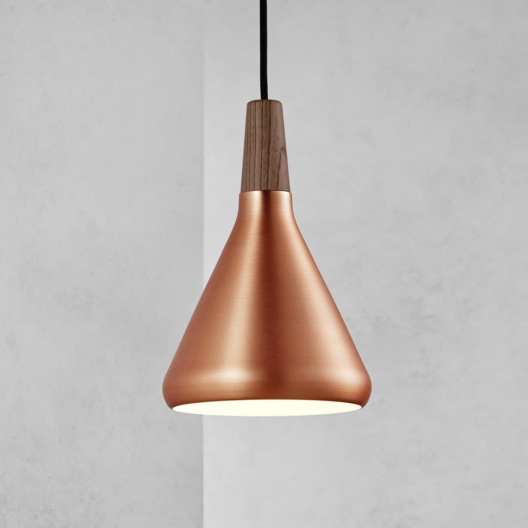 Glowbelle - Elegante Kegelvormige Hanglamp Met Geoliede Walnootstam Voor Warme Sfeer